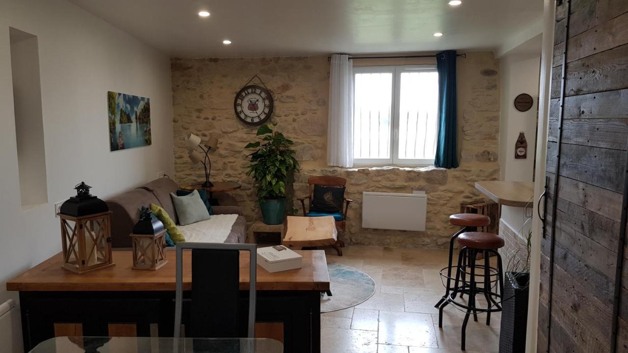 Maison Au Calme En Campagne Climatisee Caderousse エクステリア 写真